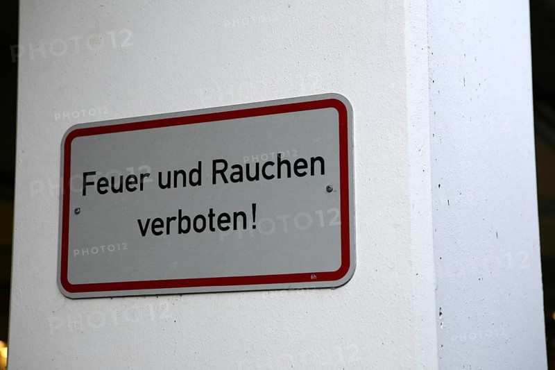 Sign 'Feuer und Rauchen verboten'