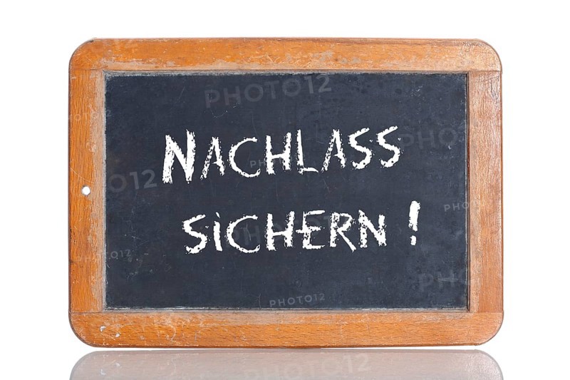 Old school blackboard with the words NACHLASS SICHERN!