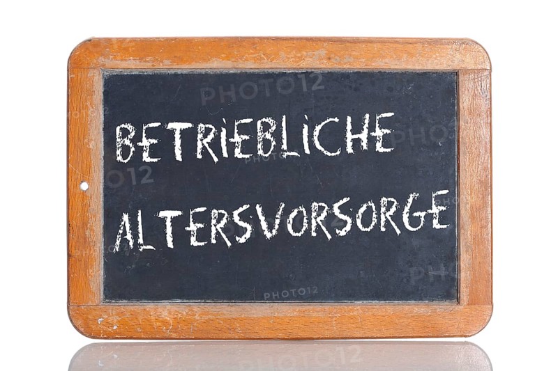 Old school blackboard with the words BETRIEBLICHE ALTERSVORSORGE