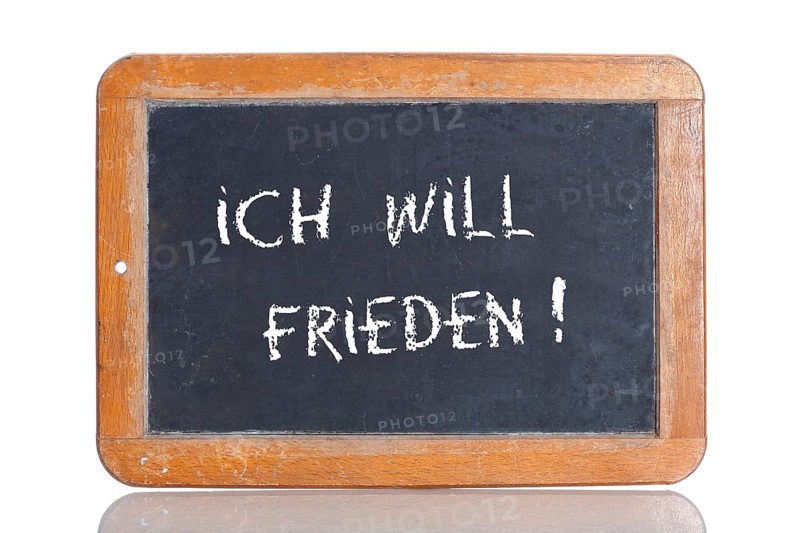 Old school blackboard with the words ICH WILL FRIEDEN!