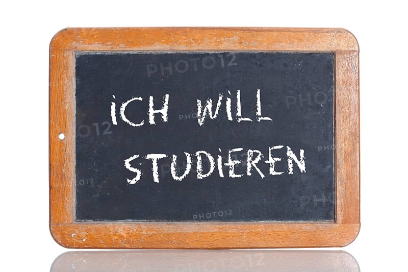 Old school blackboard with the words ICH WILL STUDIEREN