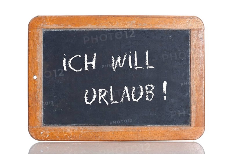 Old school blackboard with the words ICH WILL URLAUB!