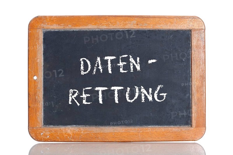 Old school blackboard with the term DATENRETTUNG