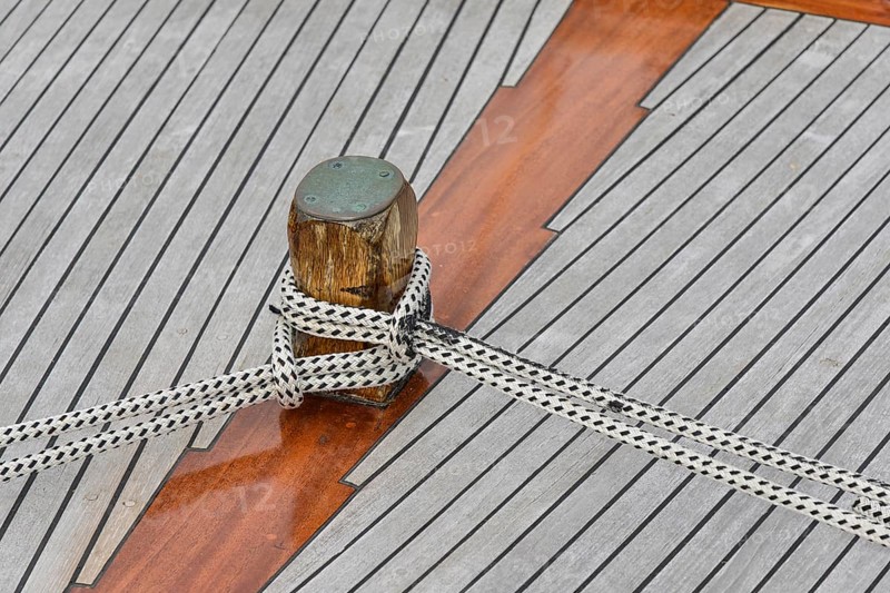 Pillar for ropes on a wooden boat