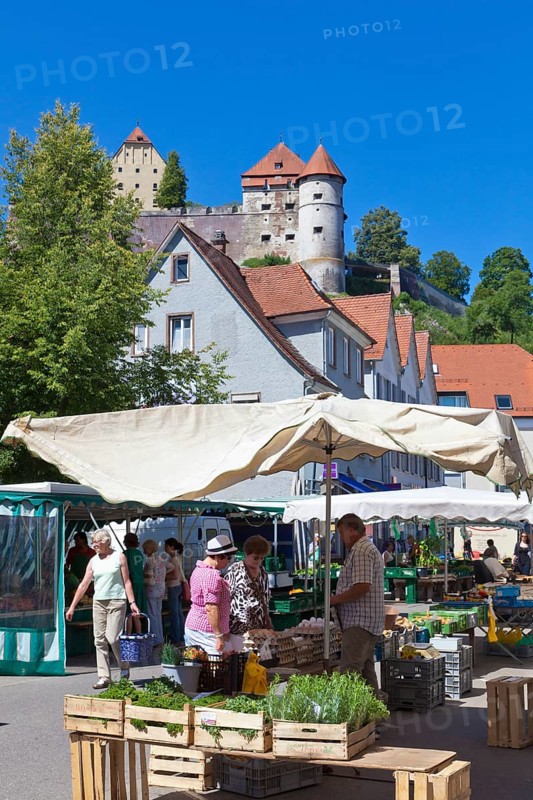 Weekly farmers' market
