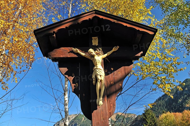 Wayside cross