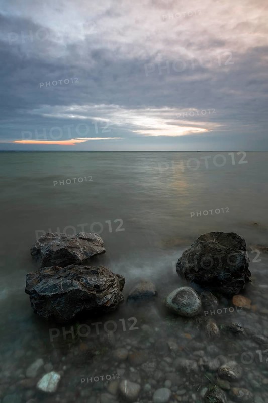 Early morning mood on the shore of Altnau