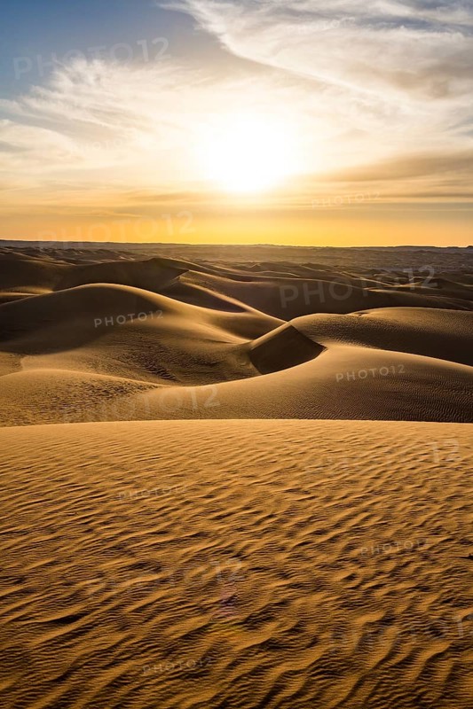 Sunset in the giant sanddunes of the Sahara