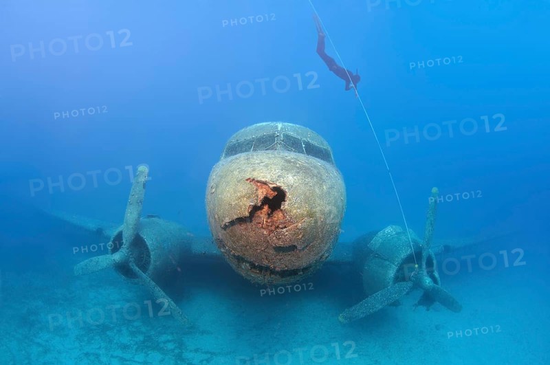 Freediver at plane wreck Douglas DC-3 'Dakota'