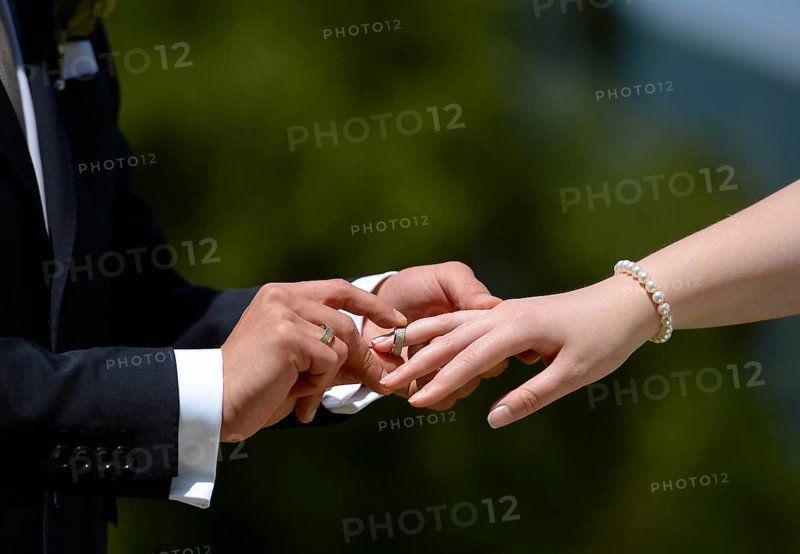 Exchanging wedding ring