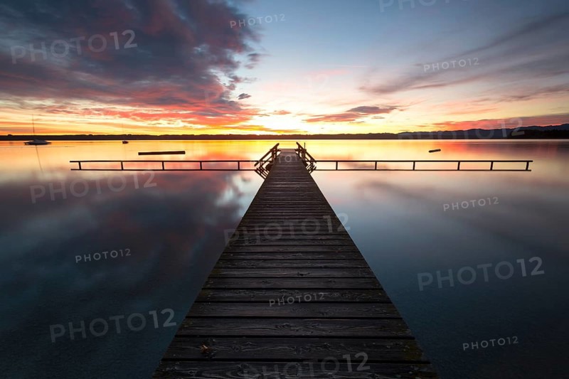 Early morning at Lake Starnberg in autumn