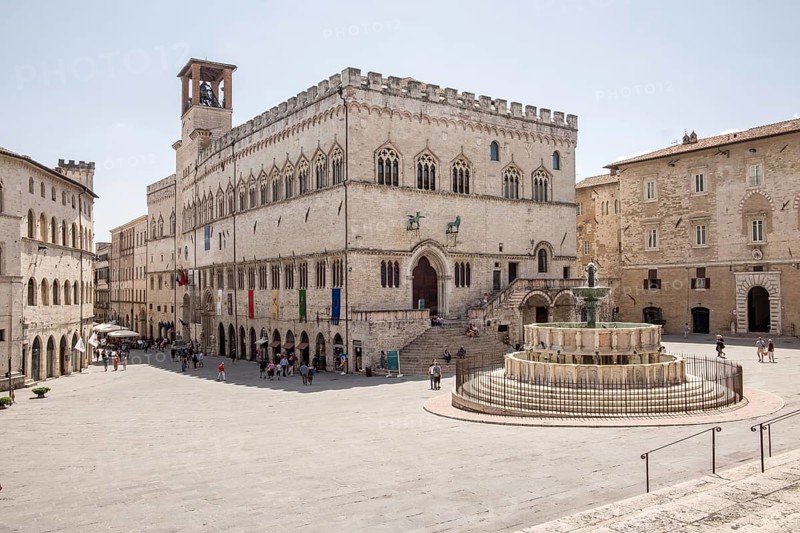 Palazzo die Priori with medieval fountain Fontana Maggiore