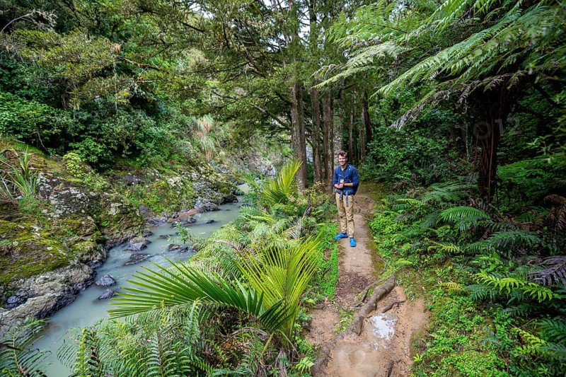 Hiker on their way to Piroa Waterfall