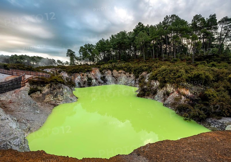 Green Devil's Bath thermal lake in Wai-O-Tapu thermal area