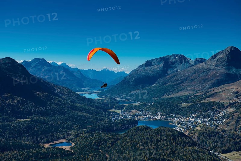 Paragliders in front of St. Moritz and Malojaseen in Upper Engadine