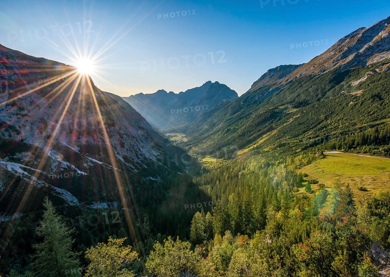 View into the Karwendel valley with the mountain peaks Karwendelspitze and Hochkarspitze
