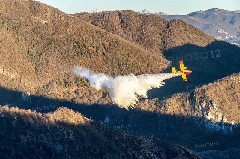 Italian fire-fighting aircraft type Canadair CL-415 in action