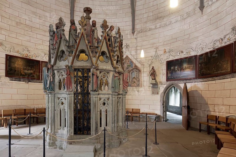 Chapel of the Holy Sepulchre with Gothic figures