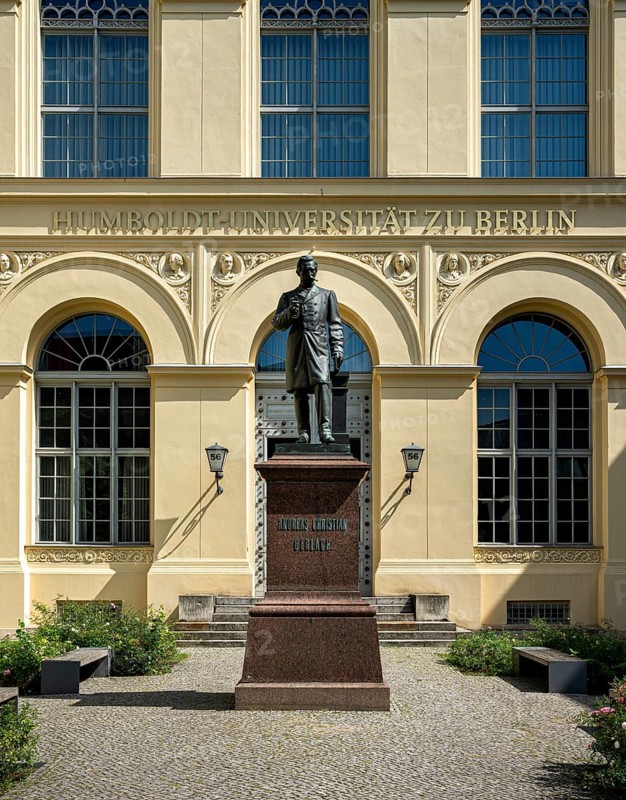 Entrance to the office of the Humboldt Graduate School of Social Scienes in Luisenstrasse