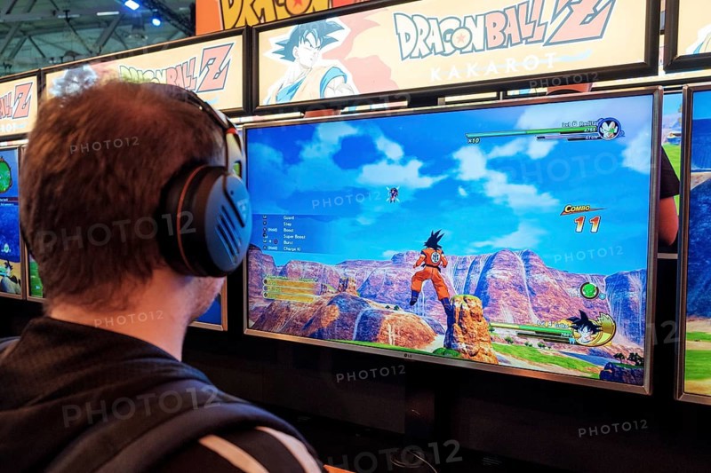 Visitor plays Dragonball Z at gamescom