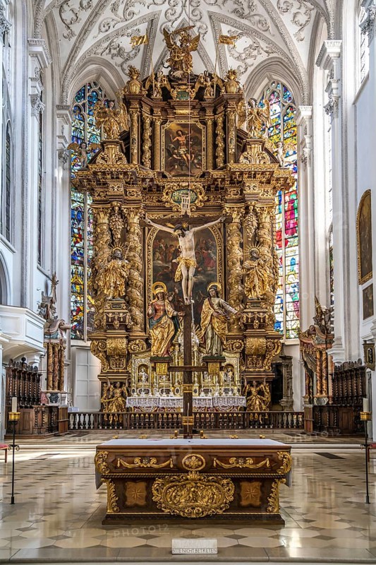 Crucifix in the parish church Maria Himmelfahrt