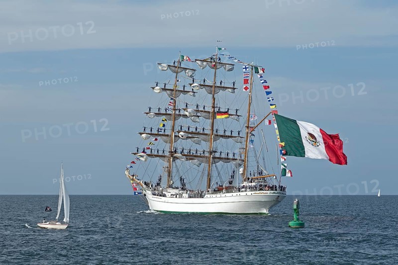 Mexican Bark Cuauhtemoc leaves the Hanse Sail with sailors in the masts