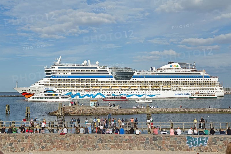 Cruise ship AIDAmar is leaving