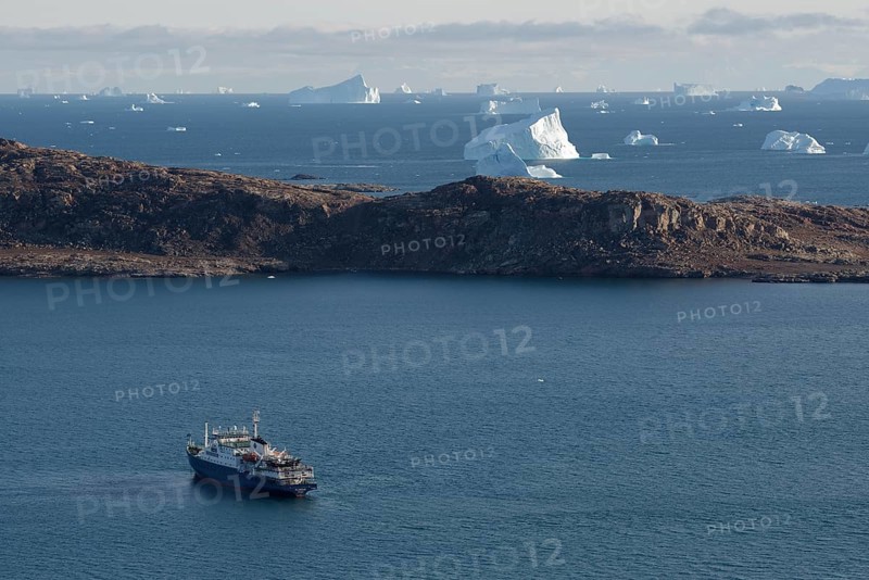 Icebergs at Sydkap