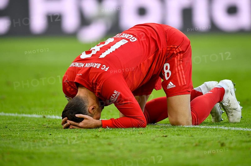 Leon Goretzka FC Bayern Munich disappointed on the ground
