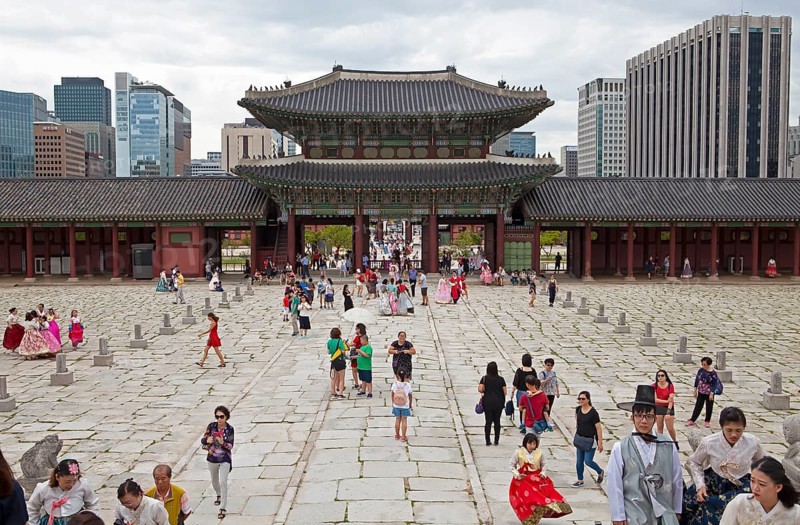 Visitors in traditional clothing in the Royal Palace Gyeongbokgung