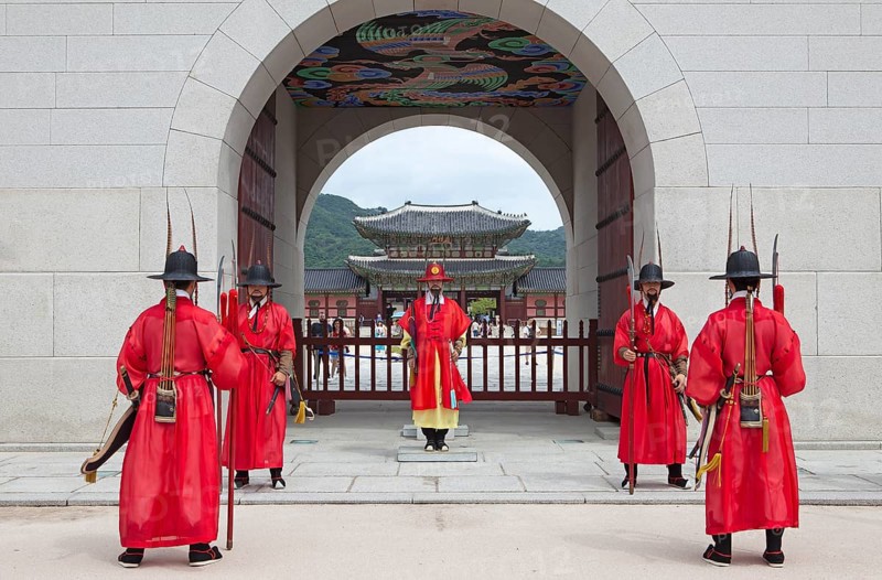 Guard change at the royal palace Gyeongbokgung