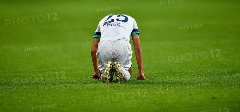 Golden shoes football boots by Amine Harit FC Schalke 04