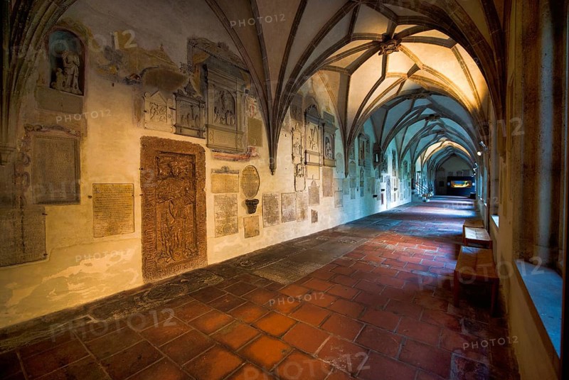 Late Gothic cloister with tombs