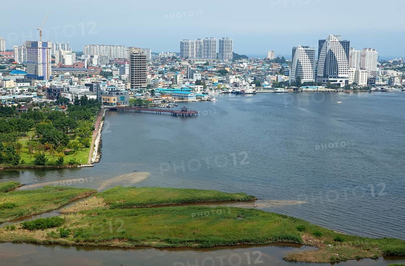 City view with Cheongchoho Lake