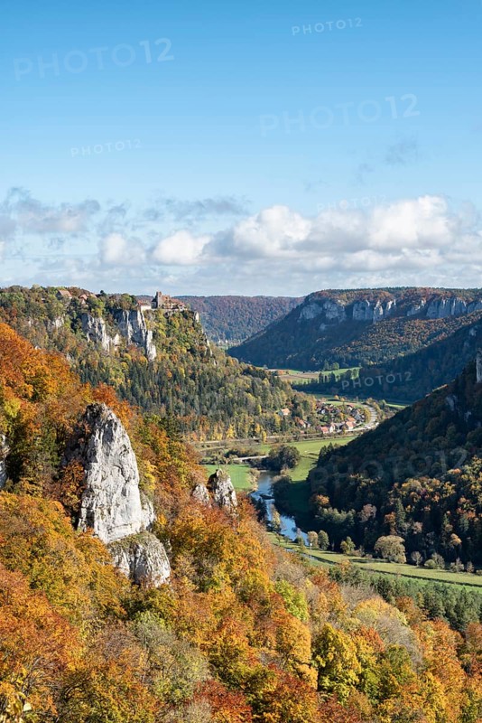 Autumn atmosphere in the Upper Danube Nature Park with Werenwag Castle