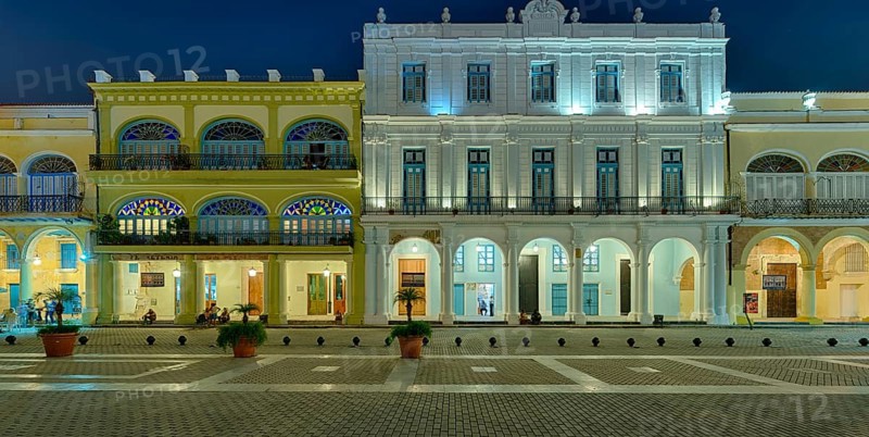 Colonial buildings at Plaza Vieja at night