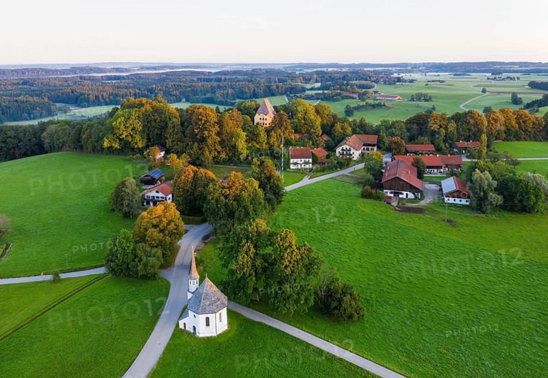 Chapel St. Leonhard and Castle Harmating