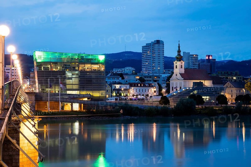 Ars Electronica Center and Bank of the Danube