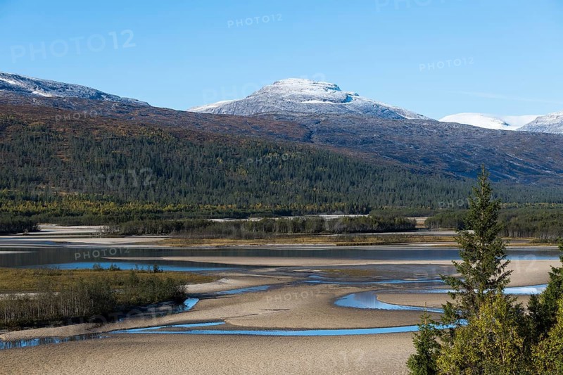 Wide river course of the Glomaga