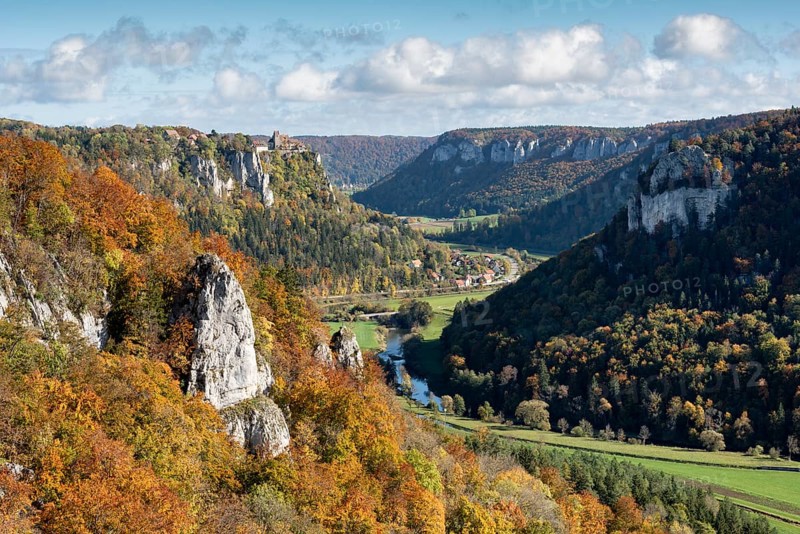 Autumn atmosphere in the Upper Danube Nature Park with Werenwag Castle
