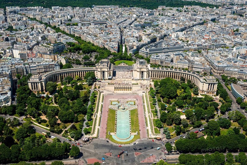 View from the Eiffel Tower to the Jardins du Trocadero