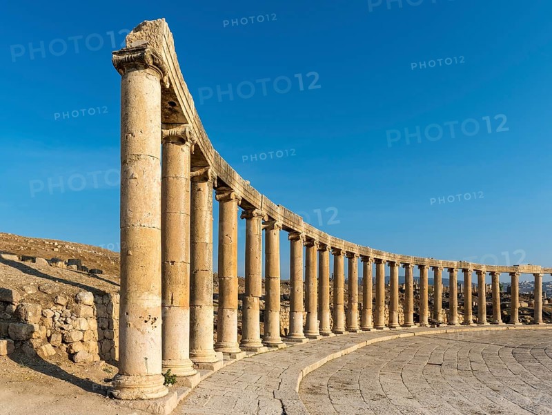 Columns at Oval Plaza