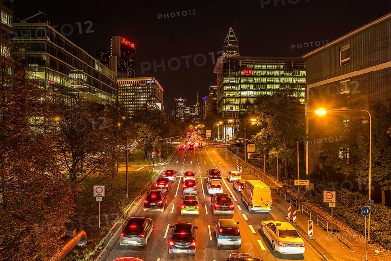 Main traffic artery Theodor-Heuss-Allee in the evening rush hour