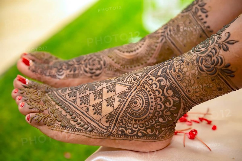 Close up of mehendi on feet of a bride