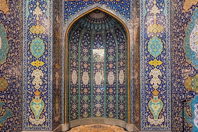 Wall with ornamental tile pattern