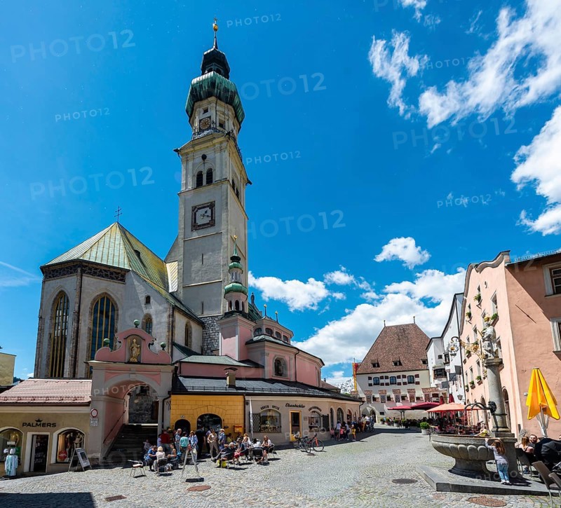 Market square and Parish Church St. Nikolaus