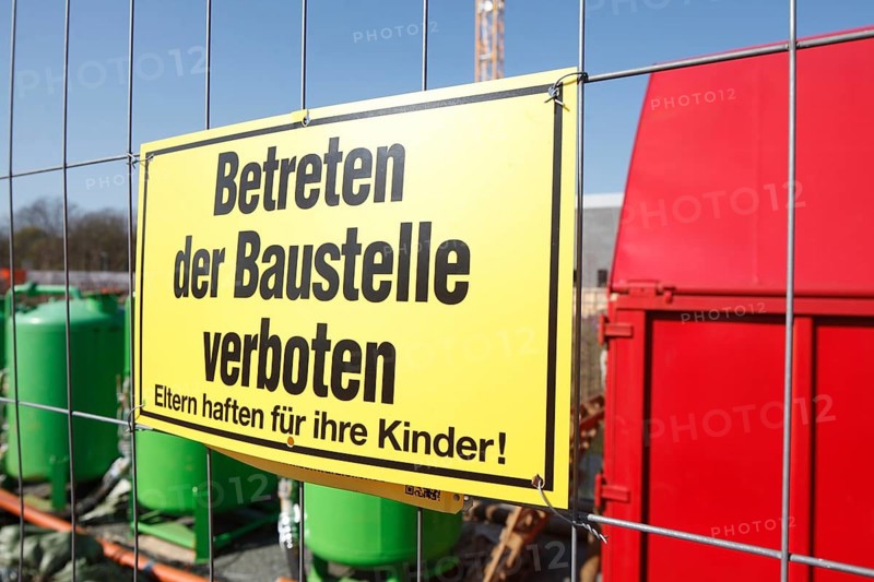 Yellow sign: No one is allowed to enter the building site on a metal grid