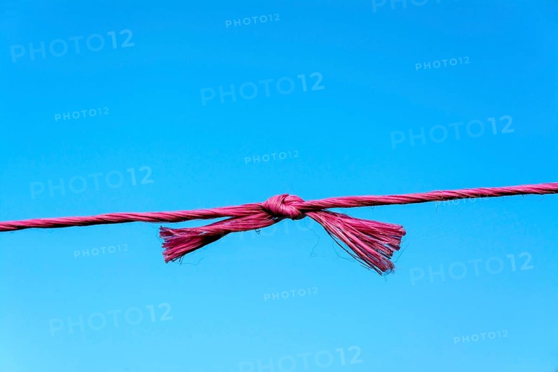 Knot in the middle of red string