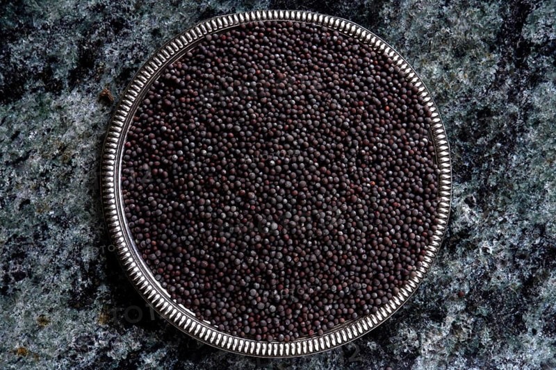 Black mustard seeds