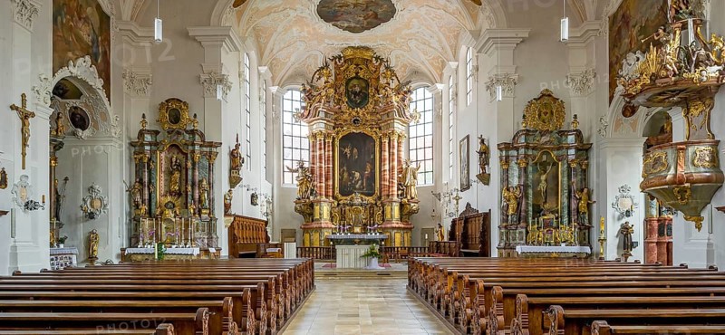 Baroque nave with high altar